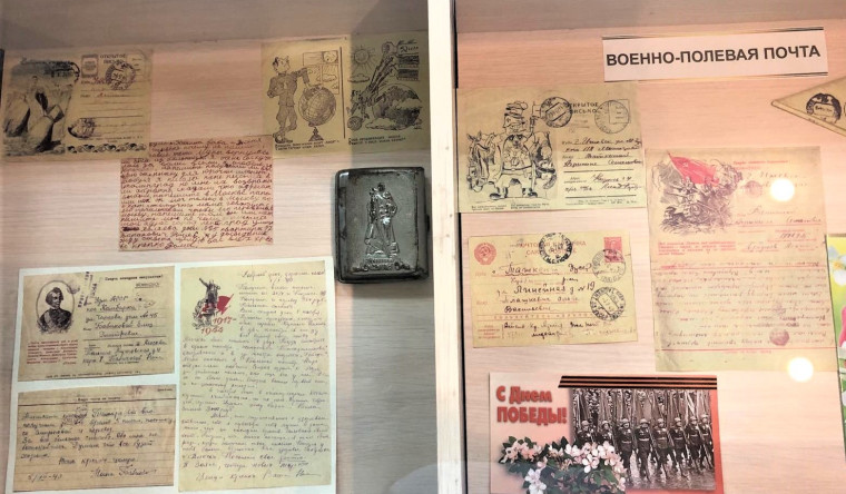 Музей почты Удмуртии проводит выставку «Привет с фронта».